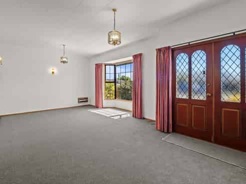 9 Churchill Avenue, Allenton