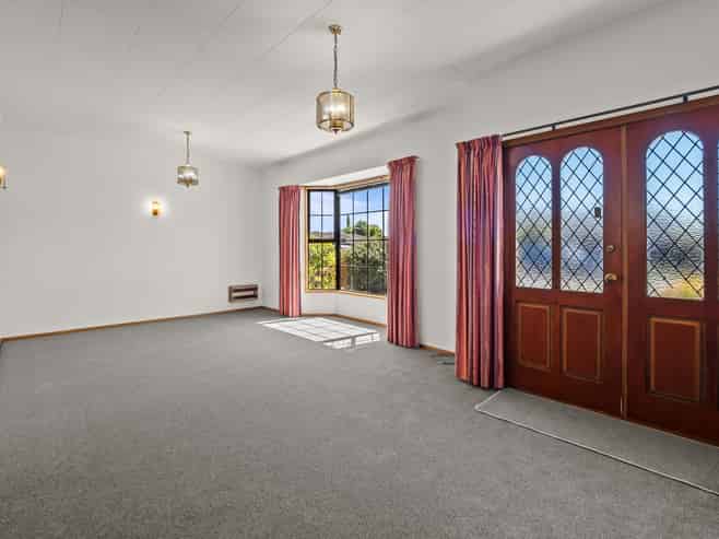 9 Churchill Avenue, Allenton