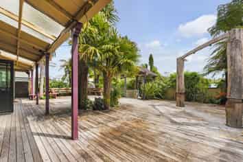 FREEHOLD CBD GOLDEN BAY