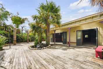 FREEHOLD CBD GOLDEN BAY