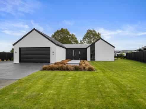 6 Loch Green, Huntingdon/Lake Hood