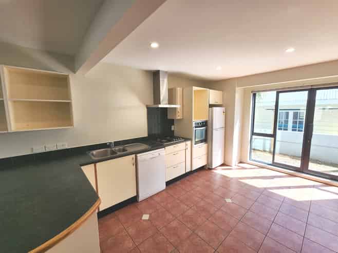 B/145 Ghuznee Street, Te Aro