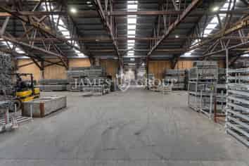 750m² Warehouse with Dual Roller Doors