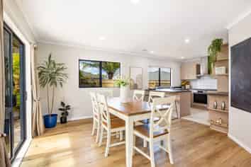 25 James Nairn Grove, Riverstone Terraces