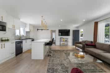 6 Constance Place, Clover Park