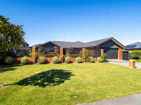 7 Magnolia Drive, Elgin