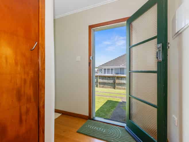 55 Hayr Road, Three Kings