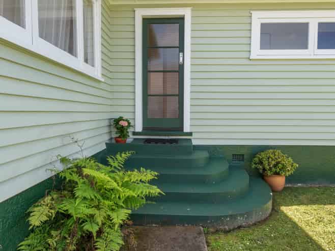 55 Hayr Road, Three Kings