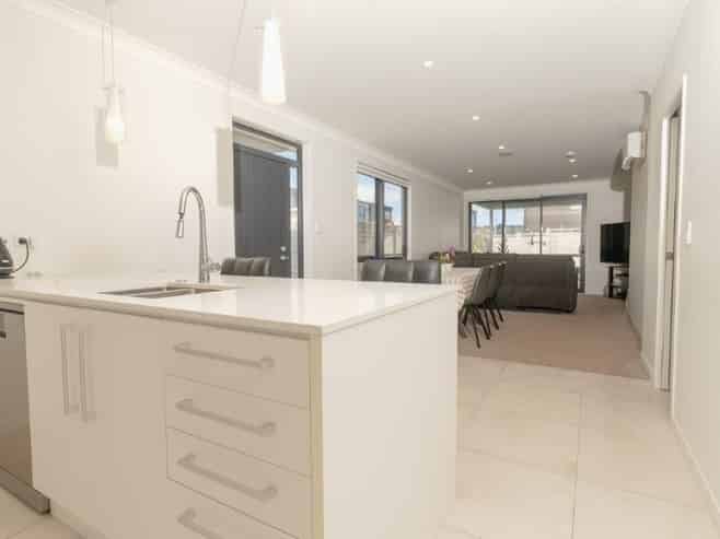 4 Whimbrel Road , Flat Bush