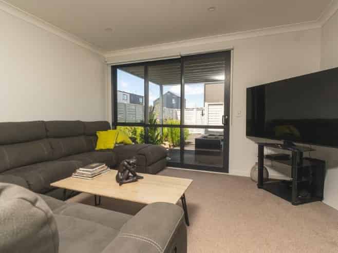 4 Whimbrel Road , Flat Bush