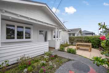 4 Collins Street, Petone