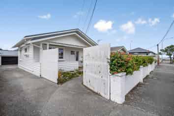 4 Collins Street, Petone