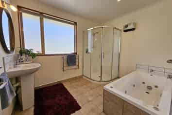 3 Fenian Lead Road, Paroa