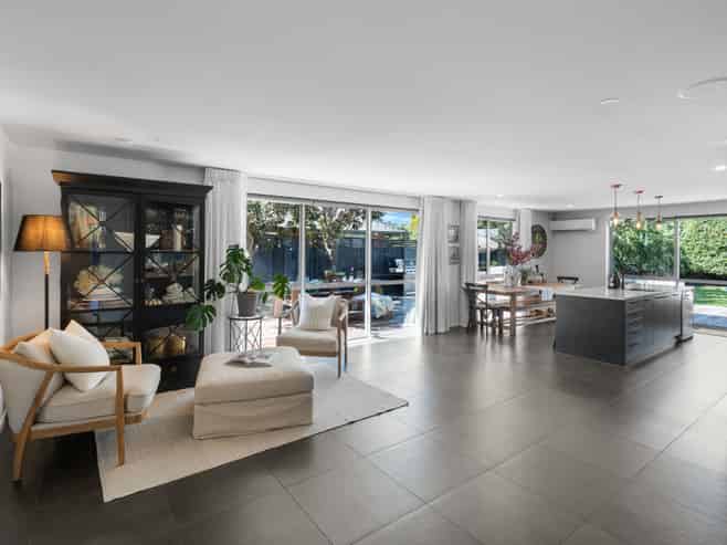 14 Riverwood Boulevard, Redwood