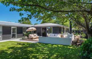 14 Riverwood Boulevard, Redwood