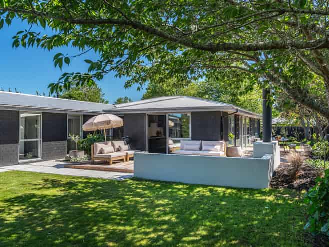 14 Riverwood Boulevard, Redwood