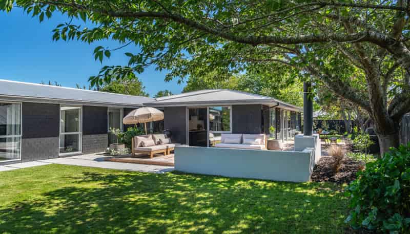 14 Riverwood Boulevard, Redwood