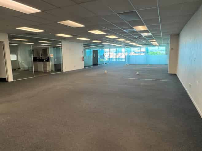 2,208M² STANDALONE OFFICE/WAREHOUSE
