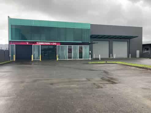 2,208M² STANDALONE OFFICE/WAREHOUSE
