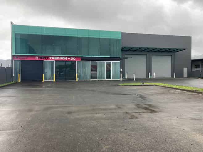 2,208M² STANDALONE OFFICE/WAREHOUSE
