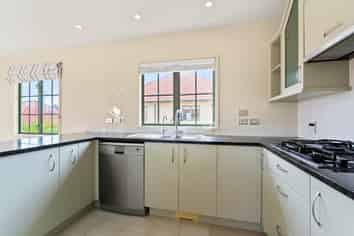 24 Parkwood Crescent, Gulf Harbour