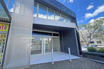 PROMINENT PENROSE POSITIONING
