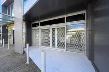 PROMINENT PENROSE POSITIONING
