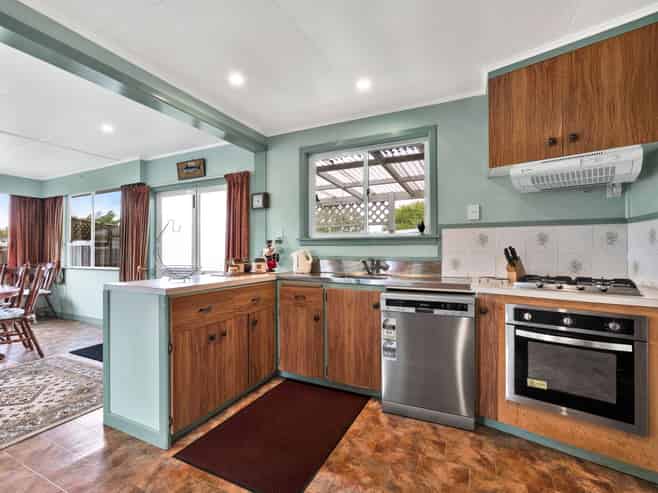 6 Regan Street, Stratford