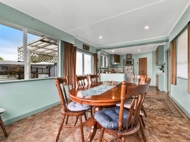 6 Regan Street, Stratford