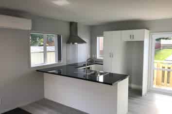 4A Kemp Road, Massey