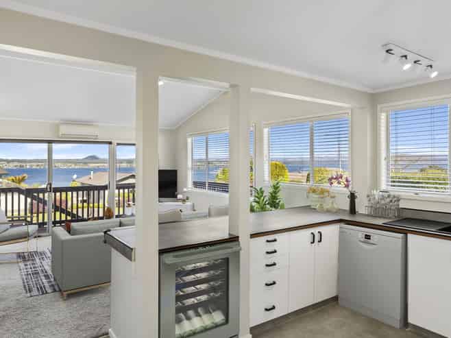 2/12 Isobel Street, Acacia Bay