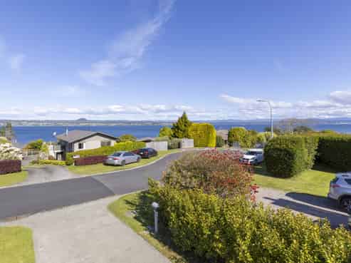 2/12 Isobel Street, Acacia Bay