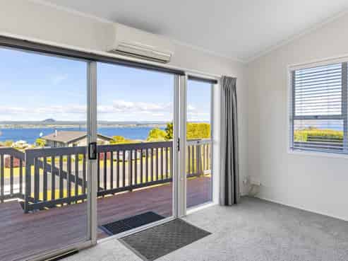 2/12 Isobel Street, Acacia Bay