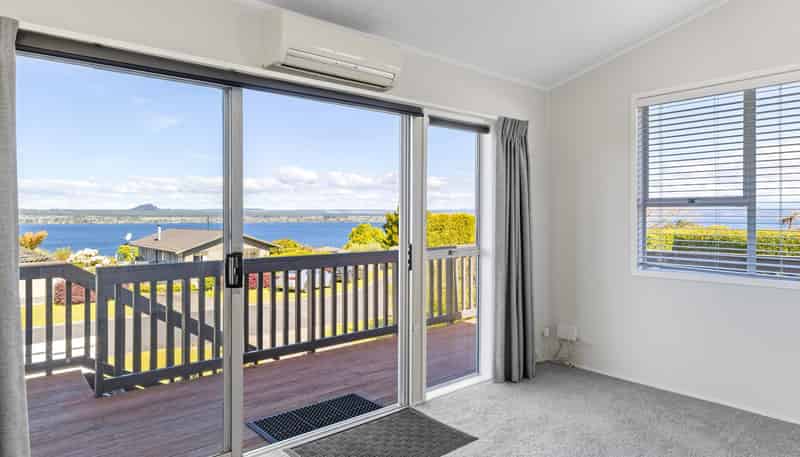 2/12 Isobel Street, Acacia Bay