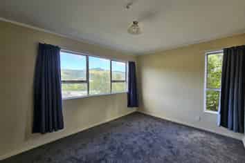 84 Taylor Terrace, Tawa