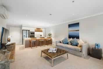 30 Ambassador Glade, Orewa