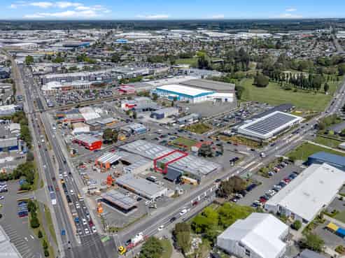 Versatile live-work industrial unit in Hornby