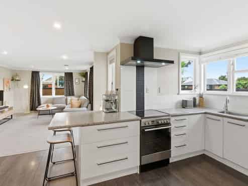 8 Dufek Crescent, Hornby