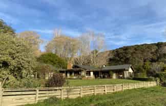 55 Moore Road, WINTON