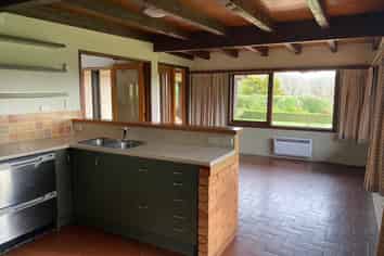 55 Moore Road, WINTON