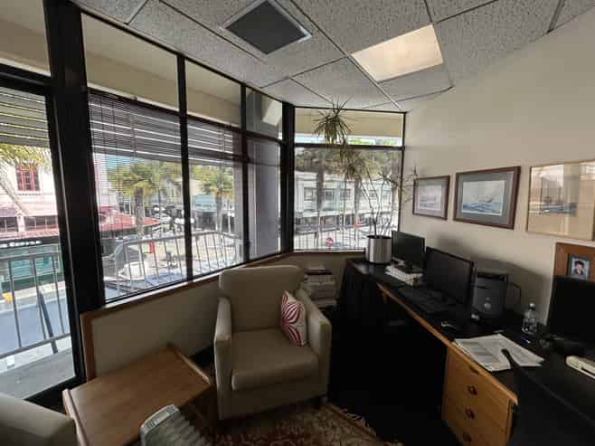 Compact and comfortable CBD office tenancy