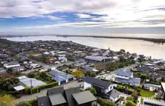 17 Moncks Spur Road, Redcliffs