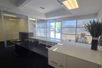 Tidy & Smart Retail/Office in Riccarton 