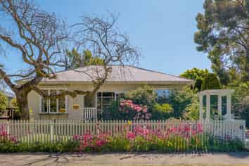 6 Clinton Street, Darfield