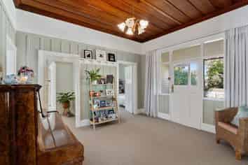 6 Clinton Street, Darfield