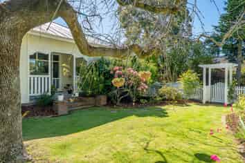 6 Clinton Street, Darfield