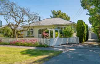 6 Clinton Street, Darfield