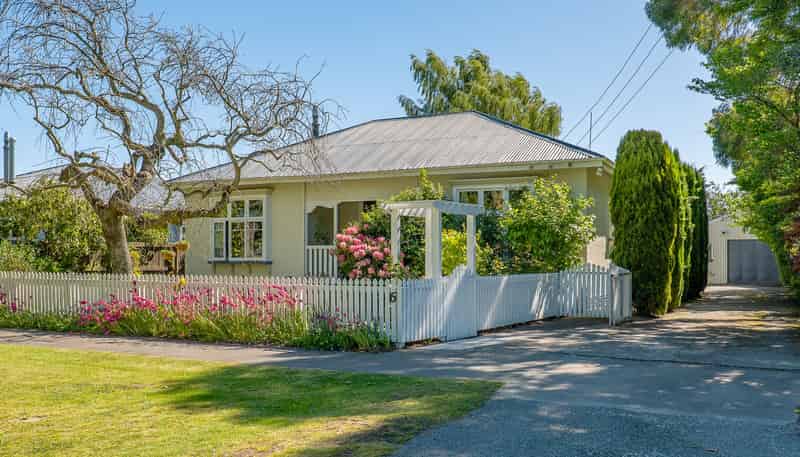 6 Clinton Street, Darfield