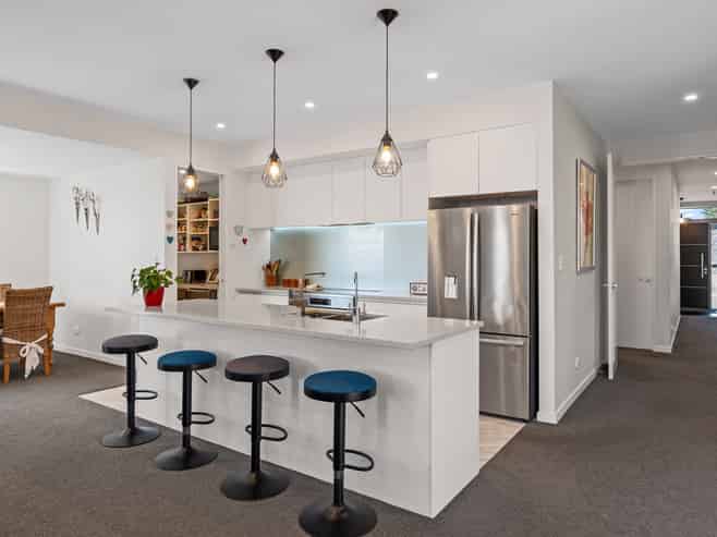 38 Carnaveron Drive, Lincoln