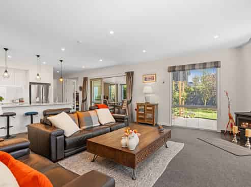 38 Carnaveron Drive, Lincoln